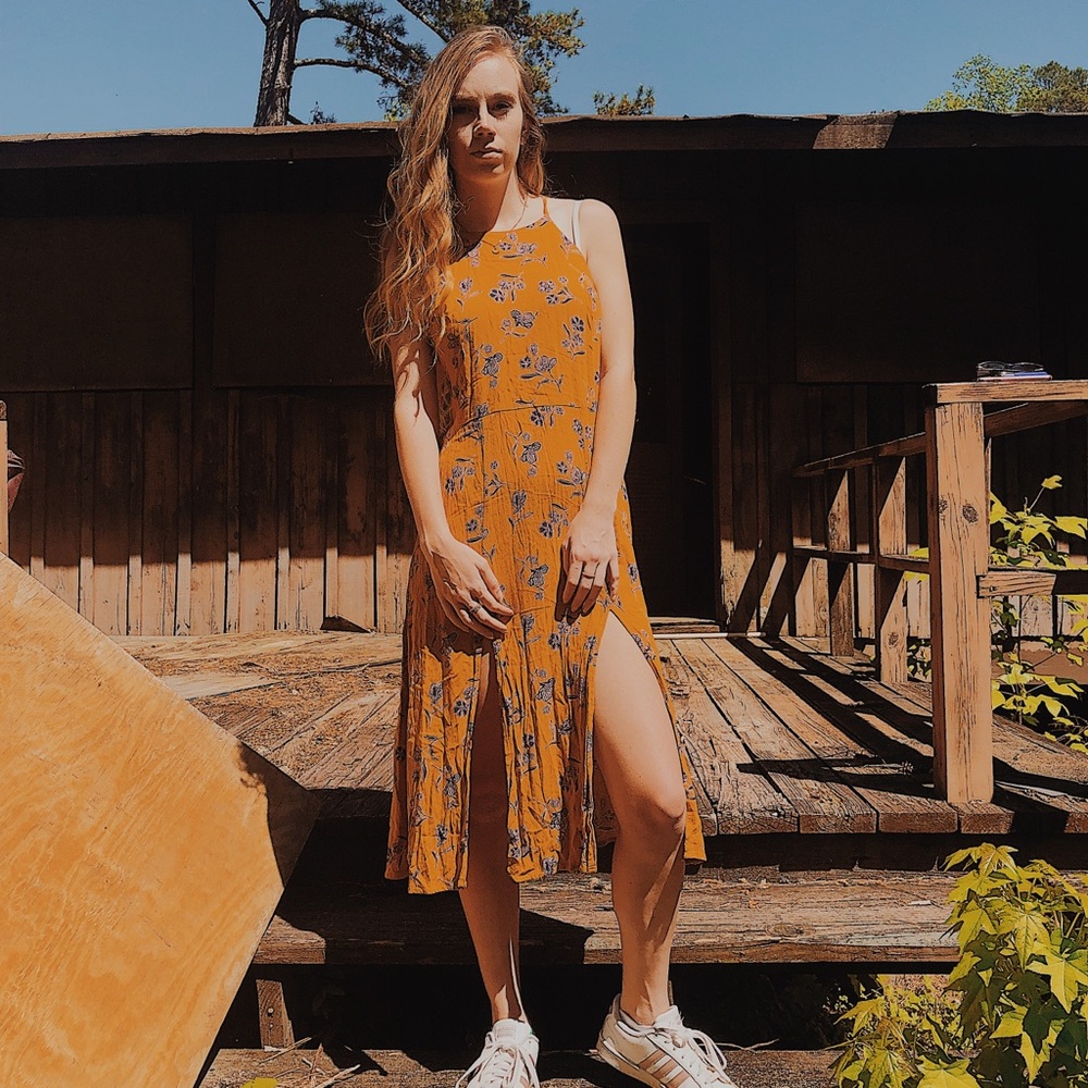 Cute yellow sundress